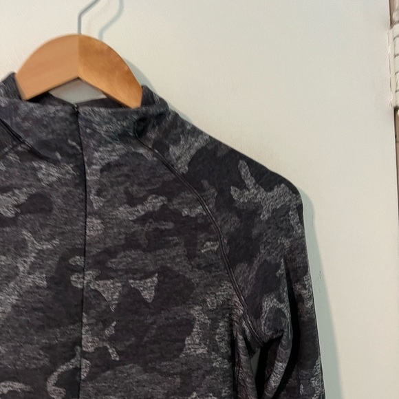 Lululemon Outrun the Elements 1/2 Zip in Incognito Camo HTR Black - Picture 9 of 12